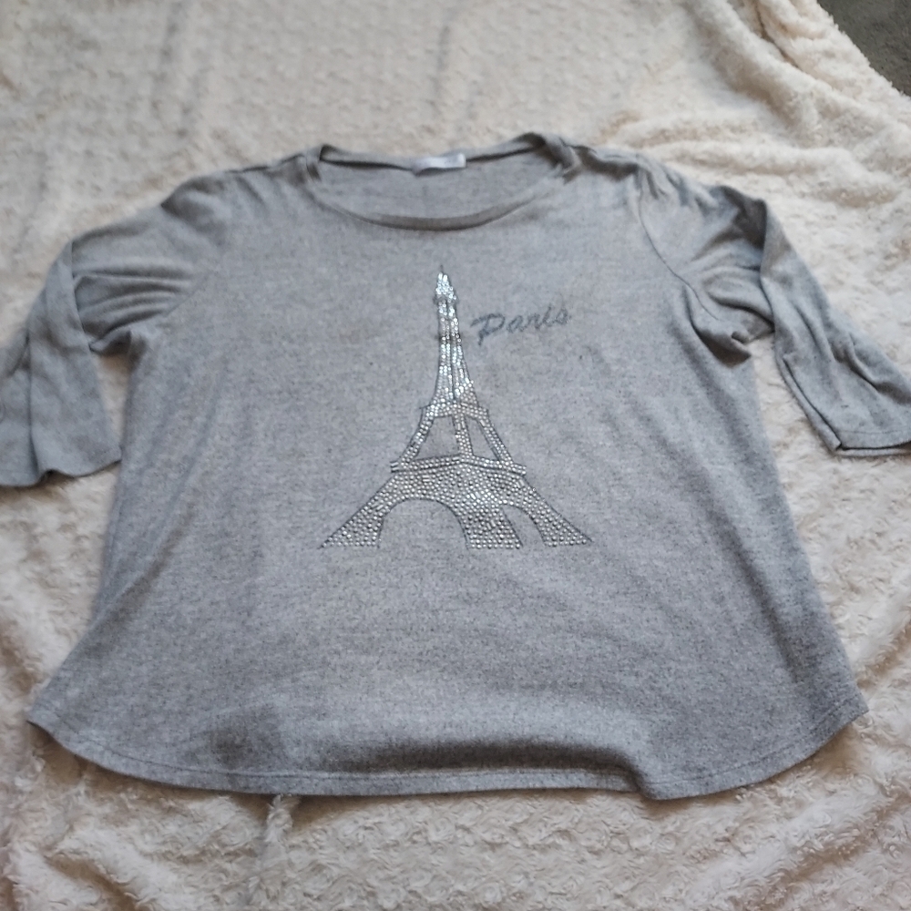 Retrology Comfy Gray Sparkly Textured Paris Eiffel Tower Graphic Top 2X Fall